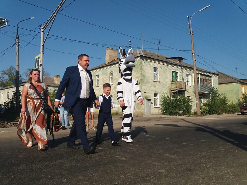 НЕ ПО ЗЕБРЕ, А С ЗЕБРОЙ
